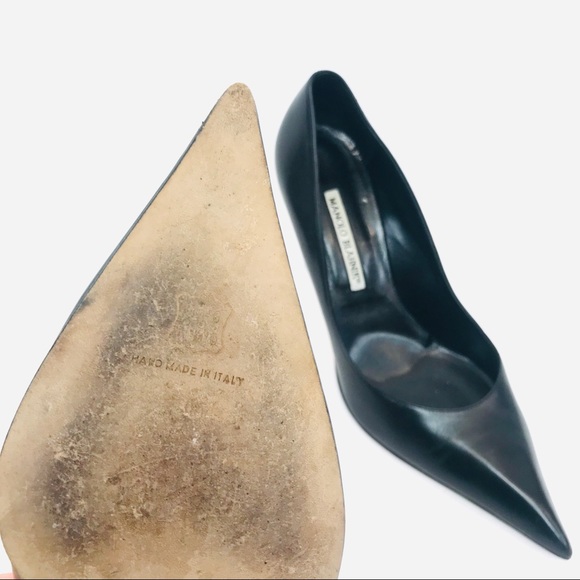 *Classic Black Manolo Blahnik Pumps* - Picture 10 of 11